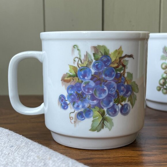 Kahla Germany 2 Porcelain Mugs Fruits Pattern Strawberry Grapes - Picture 3 of 12
